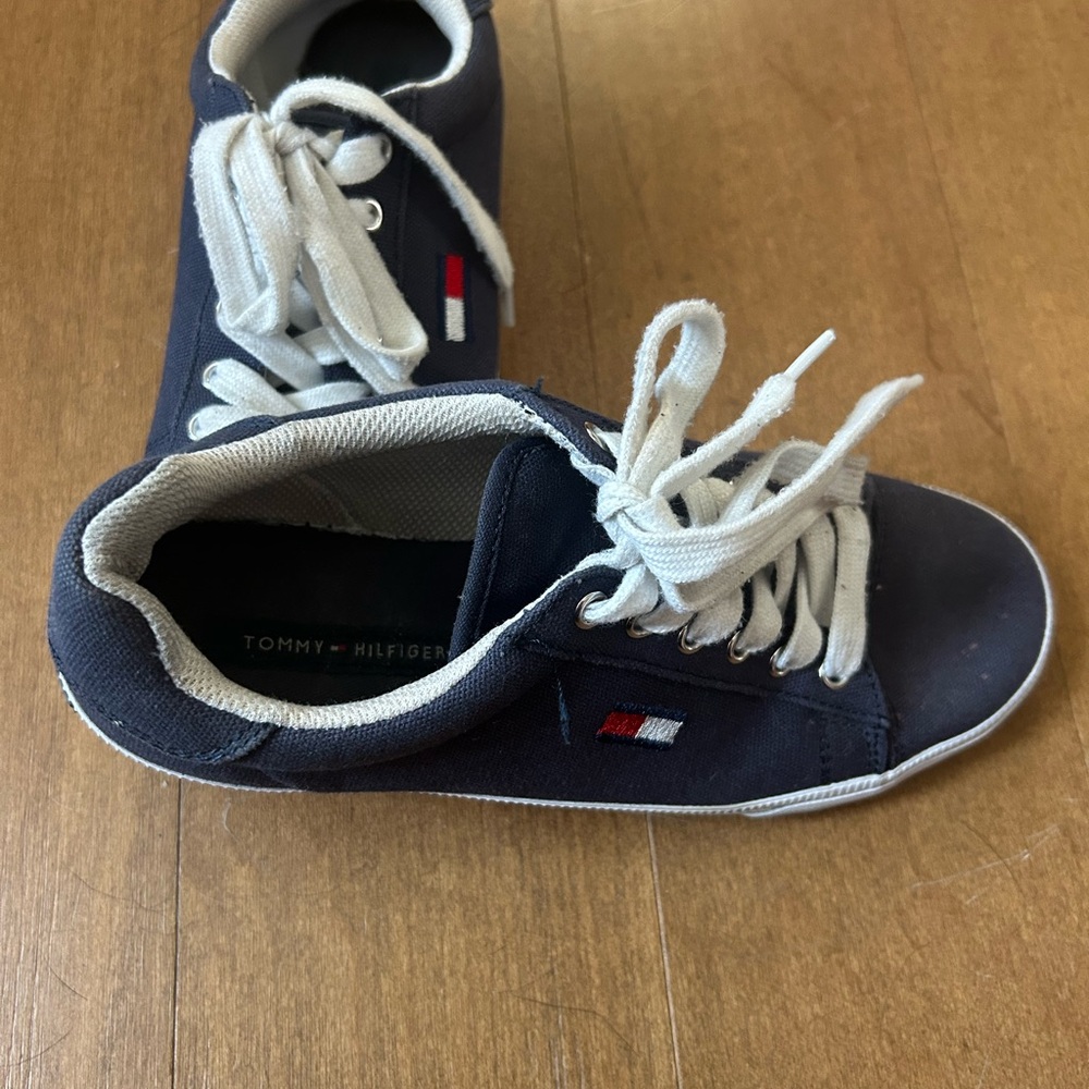Tommy Hilfiger Navy and White Low-Top Canvas Sneakers